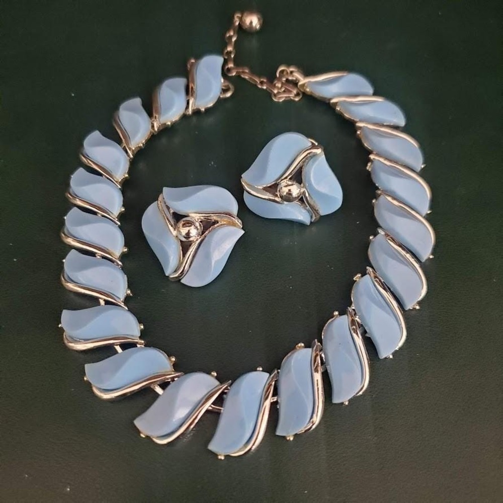 VTG Light Blue Thermoset Short Necklace and Clip on Earrings Silver Tone 50s MCM